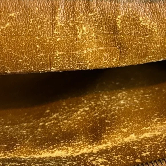 MCM VICETOS LEATHER CLUTCH - Picture 13 of 16